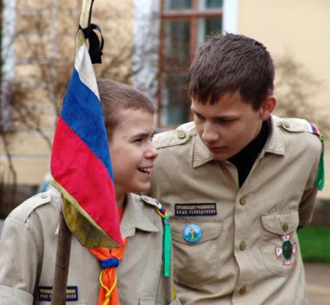 Скаутский парад в Павловске (30 апреля 2005 г.)
