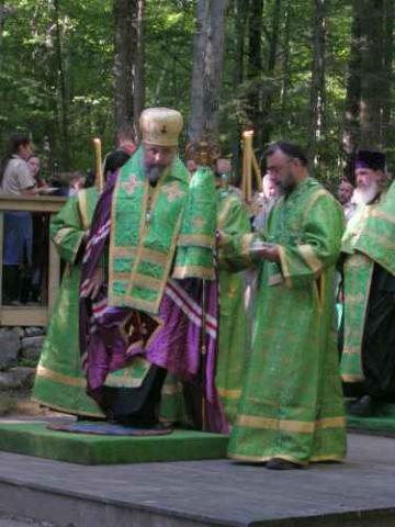 На службе в лагерной часовне