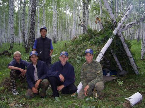 Робинзонада: 3 патруль у построенного шалаша