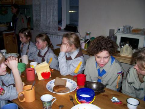 Белочки за едой