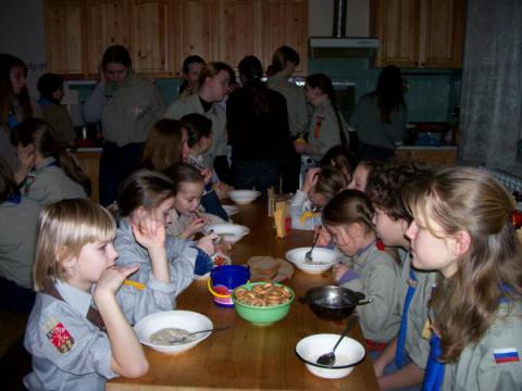 белочки в столовой
