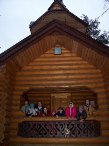 Белочки у храма