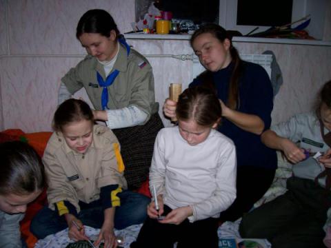 Белочек причесывают