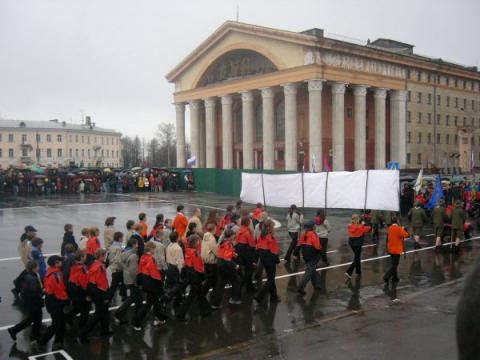 Скауты на параде победы (9 мая, Петрозаводск) 2