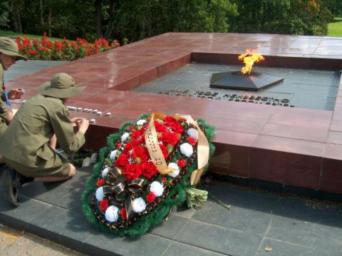 Возложение венка в память погибшим