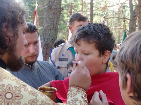 Причащение юных разведчиков
